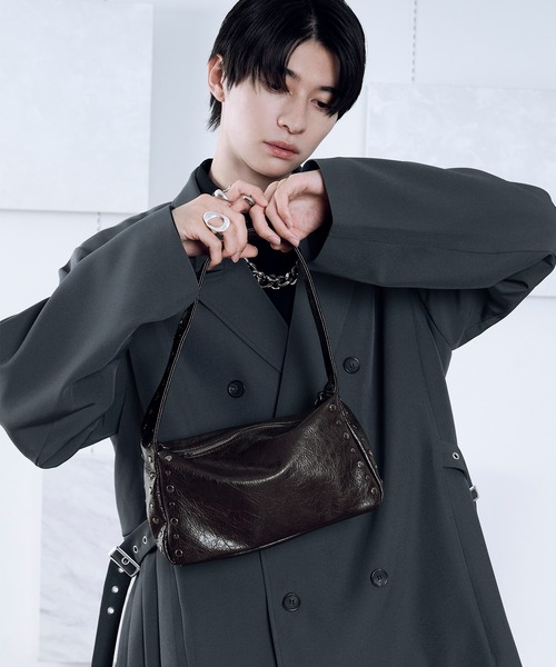 Ellno Loset(エルノロゼット)の「2WAYショルダースタッズバッグ(ショルダーバッグ・メンズ・ブラック/グレー/ブラウン・FREE)」の15枚目の写真