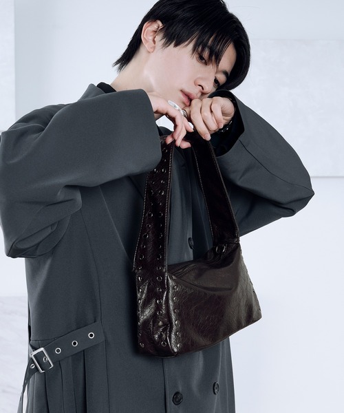 Ellno Loset(エルノロゼット)の「2WAYショルダースタッズバッグ(ショルダーバッグ・メンズ・ブラック/グレー/ブラウン・FREE)」の18枚目の写真