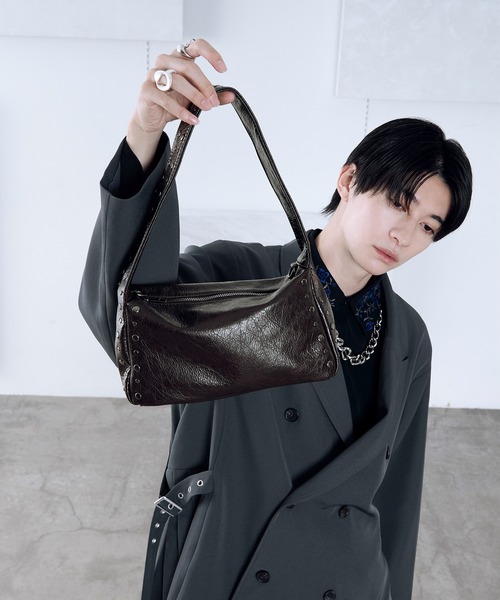 Ellno Loset(エルノロゼット)の「2WAYショルダースタッズバッグ(ショルダーバッグ・メンズ・ブラック/グレー/ブラウン・FREE)」の17枚目の写真