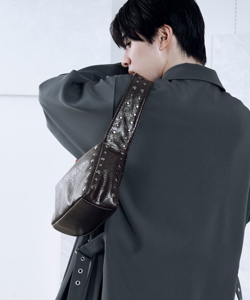 Ellno Loset(エルノロゼット)の「2WAYショルダースタッズバッグ(ショルダーバッグ・メンズ・ブラック/グレー/ブラウン・FREE)」の14枚目の写真