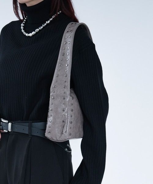 Ellno Loset(エルノロゼット)の「2WAYショルダースタッズバッグ(ショルダーバッグ・メンズ・ブラック/グレー/ブラウン・FREE)」の5枚目の写真