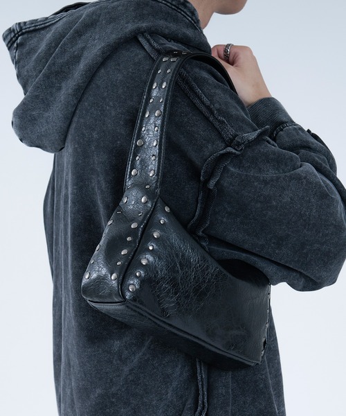Ellno Loset(エルノロゼット)の「2WAYショルダースタッズバッグ(ショルダーバッグ・メンズ・ブラック/グレー/ブラウン・FREE)」の19枚目の写真