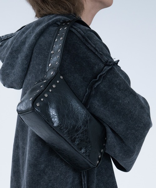 Ellno Loset(エルノロゼット)の「2WAYショルダースタッズバッグ(ショルダーバッグ・メンズ・ブラック/グレー/ブラウン・FREE)」の20枚目の写真