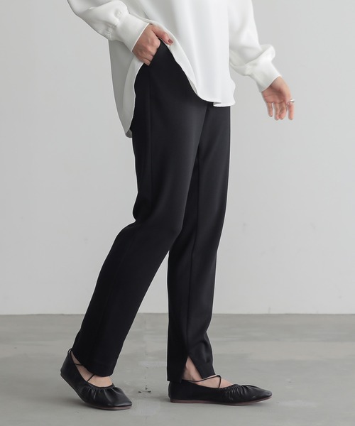 for/c（フォーシー）の「[低身長/高身長向けサイズ有]きれいめストレッチストレートパンツ【サスティナブル】（その他パンツ・レディース・ブラック/チャコール・M/L/LL/PM/TM）」の2枚目の写真