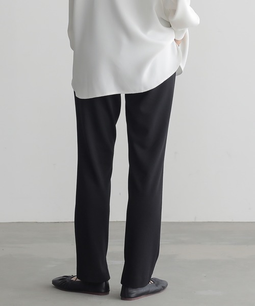 for/c（フォーシー）の「[低身長/高身長向けサイズ有]きれいめストレッチストレートパンツ【サスティナブル】（その他パンツ・レディース・ブラック/チャコール・M/L/LL/PM/TM）」の5枚目の写真