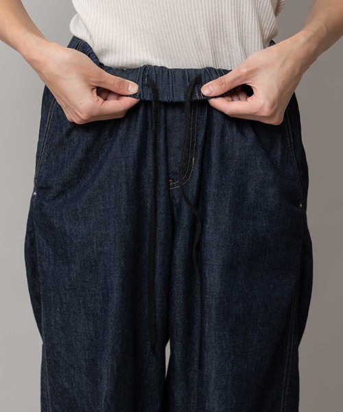 Munich(ミューニック)の「コットンリヨセルデニムバレルイージーパンツ(デニムパンツ・レディース・インディゴブルー/ブラック・M/S/XS)」の10枚目の写真