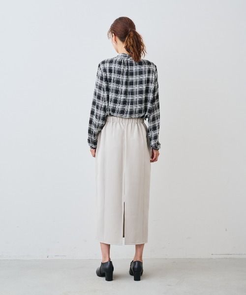 IEDIT（イディット）の「ＩＥＤＩＴ　気分で印象変化を楽しむ２ーＷＡＹモノトーンプリントブラウス（シャツ/ブラウス・レディース・ブラック/グレー系その他/ブラック系その他・M/L/LL/3L/S）」の6枚目の写真