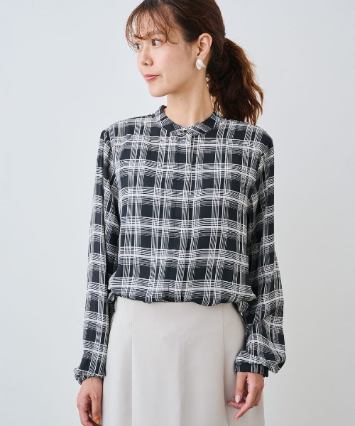 IEDIT（イディット）の「ＩＥＤＩＴ　気分で印象変化を楽しむ２ーＷＡＹモノトーンプリントブラウス（シャツ/ブラウス・レディース・ブラック/グレー系その他/ブラック系その他・M/L/LL/3L/S）」の7枚目の写真