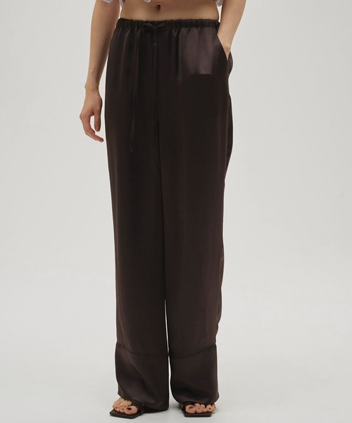 TODAYFUL(トゥデイフル)の「【TODAYFUL/トゥデイフル】Satin Easy Pants/サテンイージーパンツ(その他パンツ・レディース・ダークブラウン系/キナリ/ブラック・36/38)」の1枚目の写真