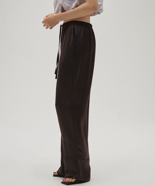 TODAYFUL(トゥデイフル)の「【TODAYFUL/トゥデイフル】Satin Easy Pants/サテンイージーパンツ(その他パンツ・レディース・ダークブラウン系/キナリ/ブラック・36/38)」の8枚目の写真