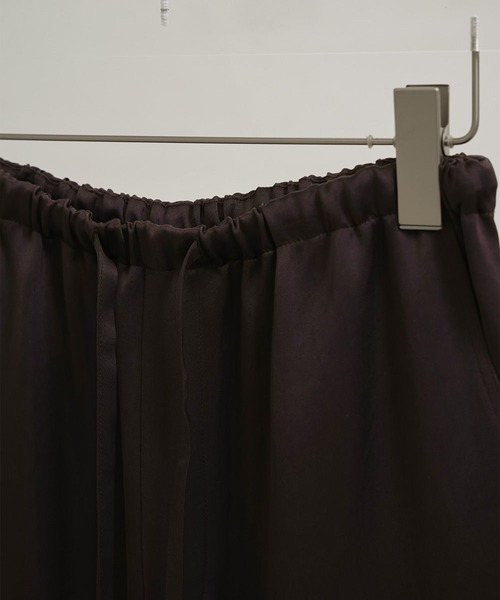 TODAYFUL(トゥデイフル)の「【TODAYFUL/トゥデイフル】Satin Easy Pants/サテンイージーパンツ(その他パンツ・レディース・ダークブラウン系/キナリ/ブラック・36/38)」の13枚目の写真
