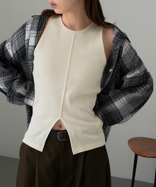 MILLER(ミラー)の「【Robert P. Miller】パネルリブスリットタンク RM261-2261(タンクトップ・レディース・アイボリー/ブラック/ライトグレー/レッド/その他2/その他6/レッド系その他2/その他5/その他4/マルチ/その他3/ブラウン/ネイビー/イエロー/グリーン/ブルー・FREE)」の2枚目の写真