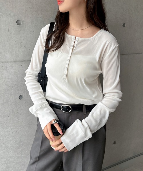 andme（アンドミー）の「ベロアチュールヘンリーネック長袖トップス（Tシャツ/カットソー・レディース・ブラウン/チャコールグレー/アイボリー/ブラック・M）」の12枚目の写真