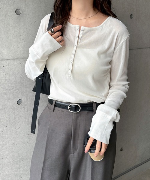 andme（アンドミー）の「ベロアチュールヘンリーネック長袖トップス（Tシャツ/カットソー・レディース・ブラウン/チャコールグレー/アイボリー/ブラック・M）」の13枚目の写真