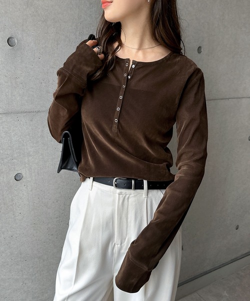 andme（アンドミー）の「ベロアチュールヘンリーネック長袖トップス（Tシャツ/カットソー・レディース・ブラウン/チャコールグレー/アイボリー/ブラック・M）」の8枚目の写真