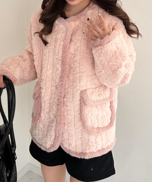 Mejoul（メジュール）の「【2025秋冬新作】パールボタンもこもこフェイクファーコート（その他アウター・レディース・ホワイト/ピンク・M/L）」の5枚目の写真