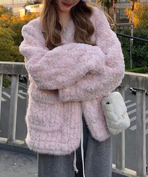 Mejoul（メジュール）の「【2025秋冬新作】パールボタンもこもこフェイクファーコート（その他アウター・レディース・ホワイト/ピンク・M/L）」の16枚目の写真