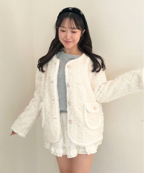 Mejoul（メジュール）の「【2025秋冬新作】パールボタンもこもこフェイクファーコート（その他アウター・レディース・ホワイト/ピンク・M/L）」の10枚目の写真