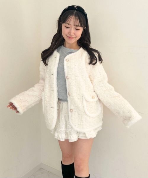 Mejoul（メジュール）の「【2025秋冬新作】パールボタンもこもこフェイクファーコート（その他アウター・レディース・ホワイト/ピンク・M/L）」の9枚目の写真