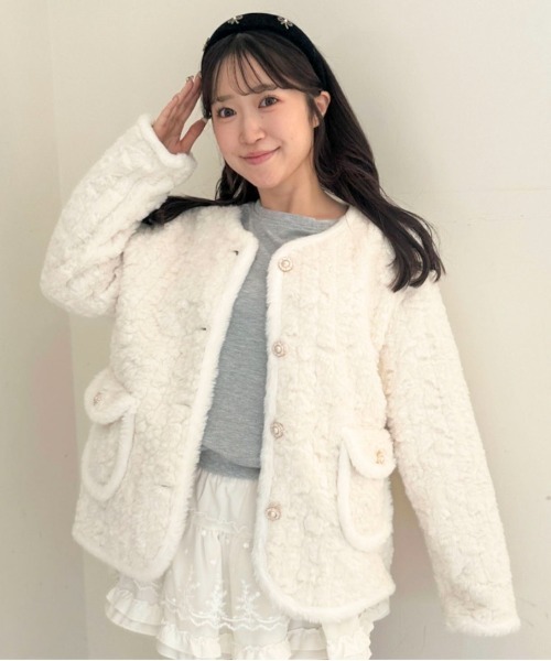 Mejoul（メジュール）の「【2025秋冬新作】パールボタンもこもこフェイクファーコート（その他アウター・レディース・ホワイト/ピンク・M/L）」の7枚目の写真