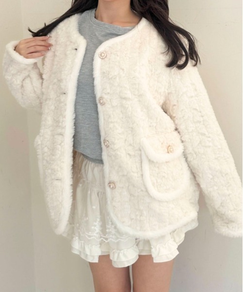 Mejoul（メジュール）の「【2025秋冬新作】パールボタンもこもこフェイクファーコート（その他アウター・レディース・ホワイト/ピンク・M/L）」の8枚目の写真