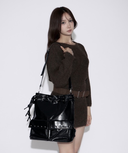 tinkerend(ティンカーエンド)の「Faux Leather Studded Backpack / フェイクレザースタッズバックパック 4WAY(ショルダーバッグ・レディース・ブラック・FREE)」の8枚目の写真
