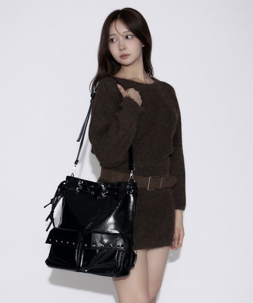 tinkerend(ティンカーエンド)の「Faux Leather Studded Backpack / フェイクレザースタッズバックパック 4WAY(ショルダーバッグ・レディース・ブラック・FREE)」の7枚目の写真