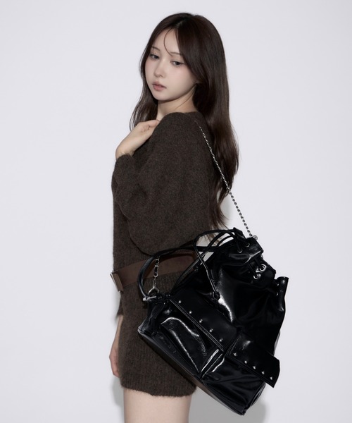 tinkerend(ティンカーエンド)の「Faux Leather Studded Backpack / フェイクレザースタッズバックパック 4WAY(ショルダーバッグ・レディース・ブラック・FREE)」の3枚目の写真