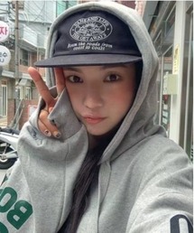 Vini（ヴィニ）の「ユニセックスフラットブリムキャップ（キャップ）」