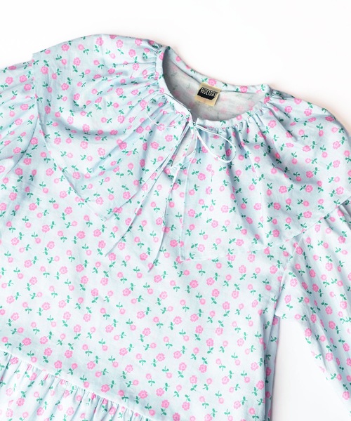 HOLIDAY（ホリデイ）の「FLOWER BIG COLLAR MINI DRESS フラワービッグカラーミニドレス（ワンピース・レディース・ブルー・ONE SIZE）」の3枚目の写真