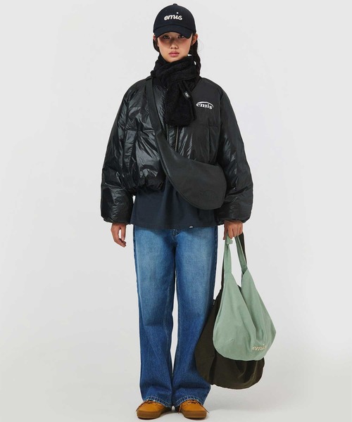 EMIS(イミス)の「LOGO EMBOSSED HALF MOON BAG(ショルダーバッグ・レディース・ブラック/ライトブルー・FREE)」の3枚目の写真