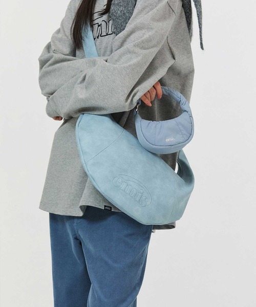 EMIS(イミス)の「LOGO EMBOSSED HALF MOON BAG(ショルダーバッグ・レディース・ブラック/ライトブルー・FREE)」の15枚目の写真
