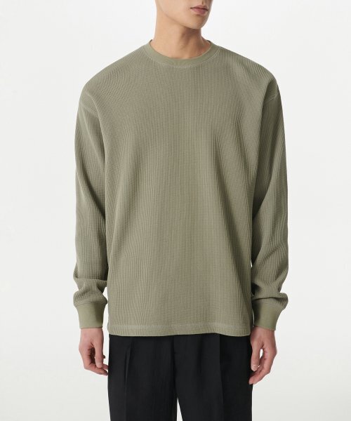MUSINSA STANDARD（ムシンサスタンダード）の「ワッフルリラックスクルーネック長袖Tシャツ[セージ]（Tシャツ/カットソー・メンズ・その他・SMALL/MEDIUM/LARGE/X-LARGE/XX-LARGE/XXX-LARGE）」の2枚目の写真
