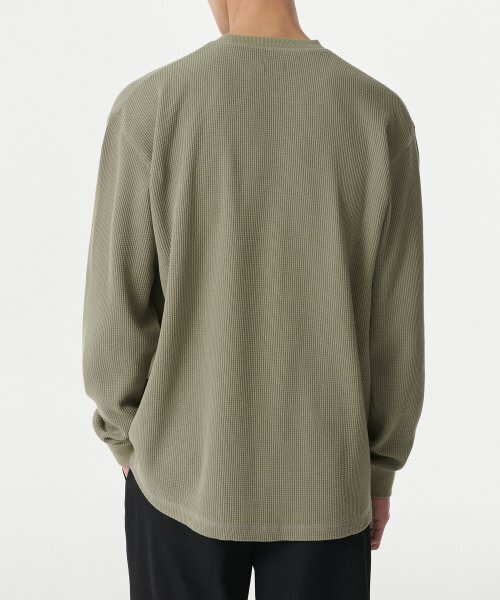 MUSINSA STANDARD（ムシンサスタンダード）の「ワッフルリラックスクルーネック長袖Tシャツ[セージ]（Tシャツ/カットソー・メンズ・その他・SMALL/MEDIUM/LARGE/X-LARGE/XX-LARGE/XXX-LARGE）」の3枚目の写真