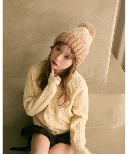 TITTY&CO.（ティティーアンドコー）の「バイカラーポンポン付きニット帽（ニットキャップ/ビーニー・レディース・ブルー/ベージュ/ボルドー・FREE）」の14枚目の写真