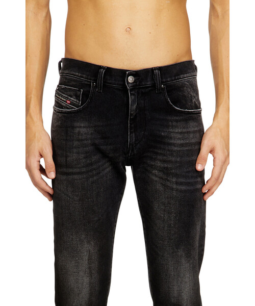 DIESEL(ディーゼル)の「メンズ ブラック スリムフィットデニムパンツ 2019 D-STRUKT L.30(デニムパンツ・メンズ・ブラック・28inch/26inch/32inch/30inch/34inch)」の3枚目の写真