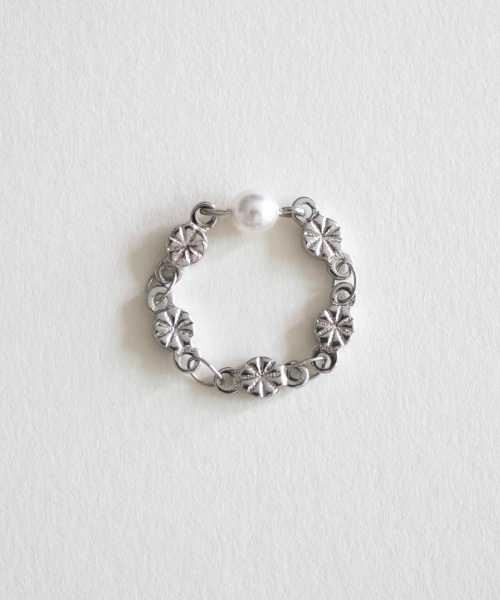 MERRYMOTIVE(メリーモチーブ)の「Pearl and round chain ring(リング・レディース・その他・SMALL/MEDIUM)」の2枚目の写真
