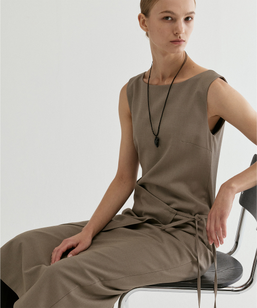 FROMWHERE(フロムウェア)の「Wrap Tie Sleeveless Maxi Dress Beige(ワンピース・レディース・その他・SMALL/MEDIUM)」の2枚目の写真