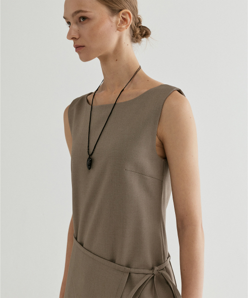 FROMWHERE(フロムウェア)の「Wrap Tie Sleeveless Maxi Dress Beige(ワンピース・レディース・その他・SMALL/MEDIUM)」の3枚目の写真