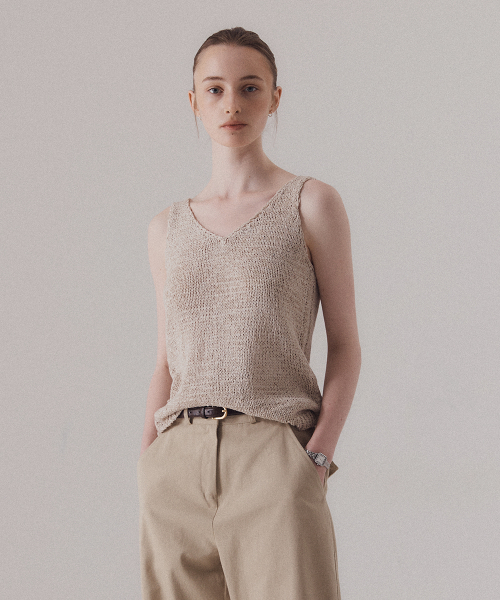 SILN(シルン)の「Refined v-neck straw knit sleeveless (BEIGE)(ニット/セーター・レディース・その他・FREE)」の1枚目の写真