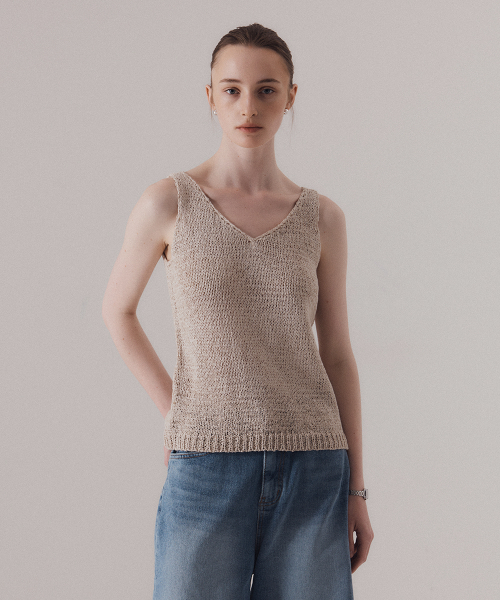SILN(シルン)の「Refined v-neck straw knit sleeveless (BEIGE)(ニット/セーター・レディース・その他・FREE)」の2枚目の写真