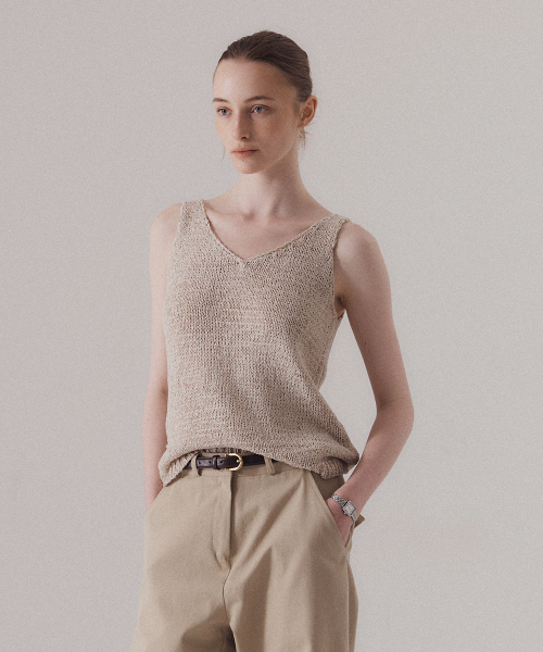SILN(シルン)の「Refined v-neck straw knit sleeveless (BEIGE)(ニット/セーター・レディース・その他・FREE)」の3枚目の写真