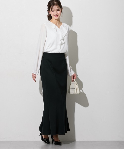 slattgir(スラットジール)の「高身長 バー付きラッフルキーネックブラウス(トールサイズ)(シャツ/ブラウス・レディース・ネイビー/オフホワイト・T5L/T4L/T3L/TLL/TL/TM)」の5枚目の写真