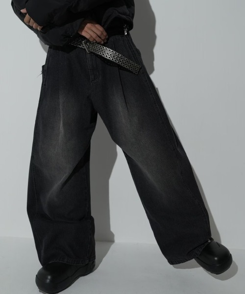 Chikashitsu +（チカシツプラス）の「【CS】side tuck drape denim