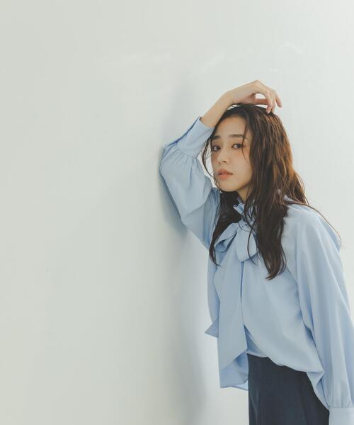 NATURAL BEAUTY BASIC（ナチュラルビューティーベーシック）の「◇ハイネックリボンボウブラウス（シャツ/ブラウス・レディース・ピンク系その他/グレー系その他/オフホワイト/ブルー・MEDIUM/SMALL）」の19枚目の写真