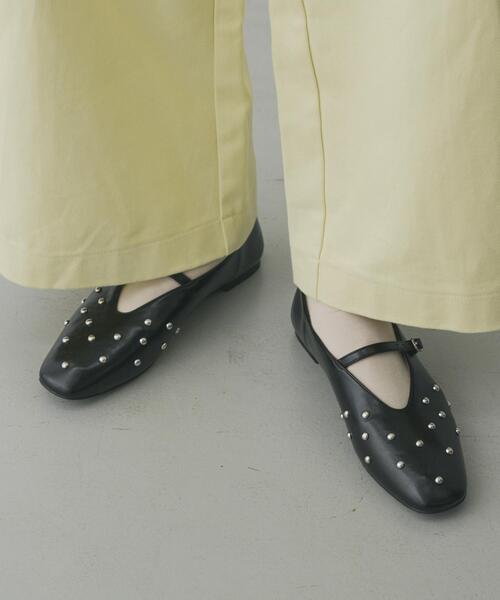 SENSE OF PLACE by URBAN RESEARCH(センスオブプレイスバイアーバンリサーチ)の「スタッズフラットシューズ(パンプス・レディース・ブラック/ベージュ・SMALL/LARGE/MEDIUM)」の7枚目の写真