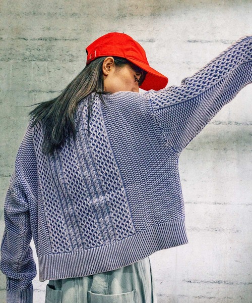 niko and...（ニコアンド）の「[MODE NORM CORE] ストーンウォッシュケーブルプルオーバー（ニット/セーター・レディース・ネイビー/キャメル/アイボリー・LARGE/MEDIUM）」の2枚目の写真