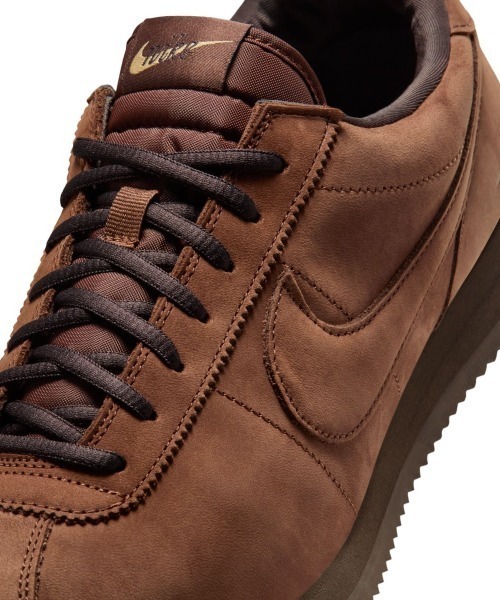 NIKE（ナイキ）の「NIKE Cortez Leather SE（ナイキ コルテッツ レザー SE）（スニーカー・メンズ・ブラウン系・27cm/27.5cm/28cm/28.5cm/29cm/23cm/23.5cm/24cm/24.5cm/25cm/25.5cm/26cm/26.5cm）」の10枚目の写真