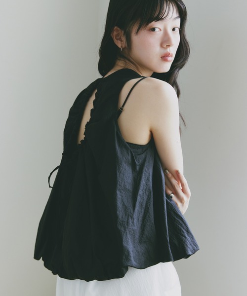 Freesia by andme(フリージアバイアンドミー)の「ノースリーブバルーンシアートップス(シャツ/ブラウス・レディース・ブラック/オフホワイト・M)」の2枚目の写真