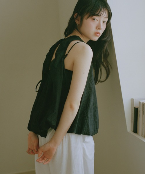 Freesia by andme(フリージアバイアンドミー)の「ノースリーブバルーンシアートップス(シャツ/ブラウス・レディース・ブラック/オフホワイト・M)」の3枚目の写真